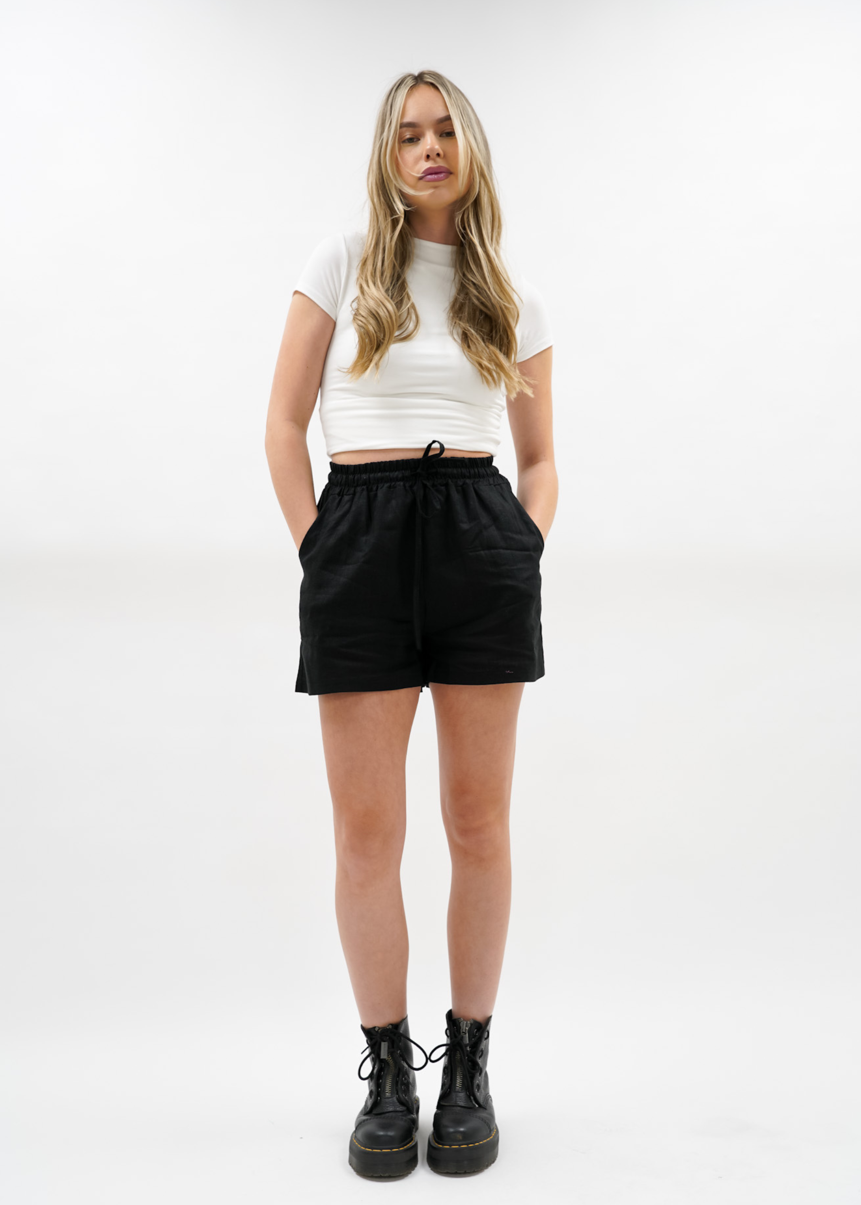 Linen shorts black