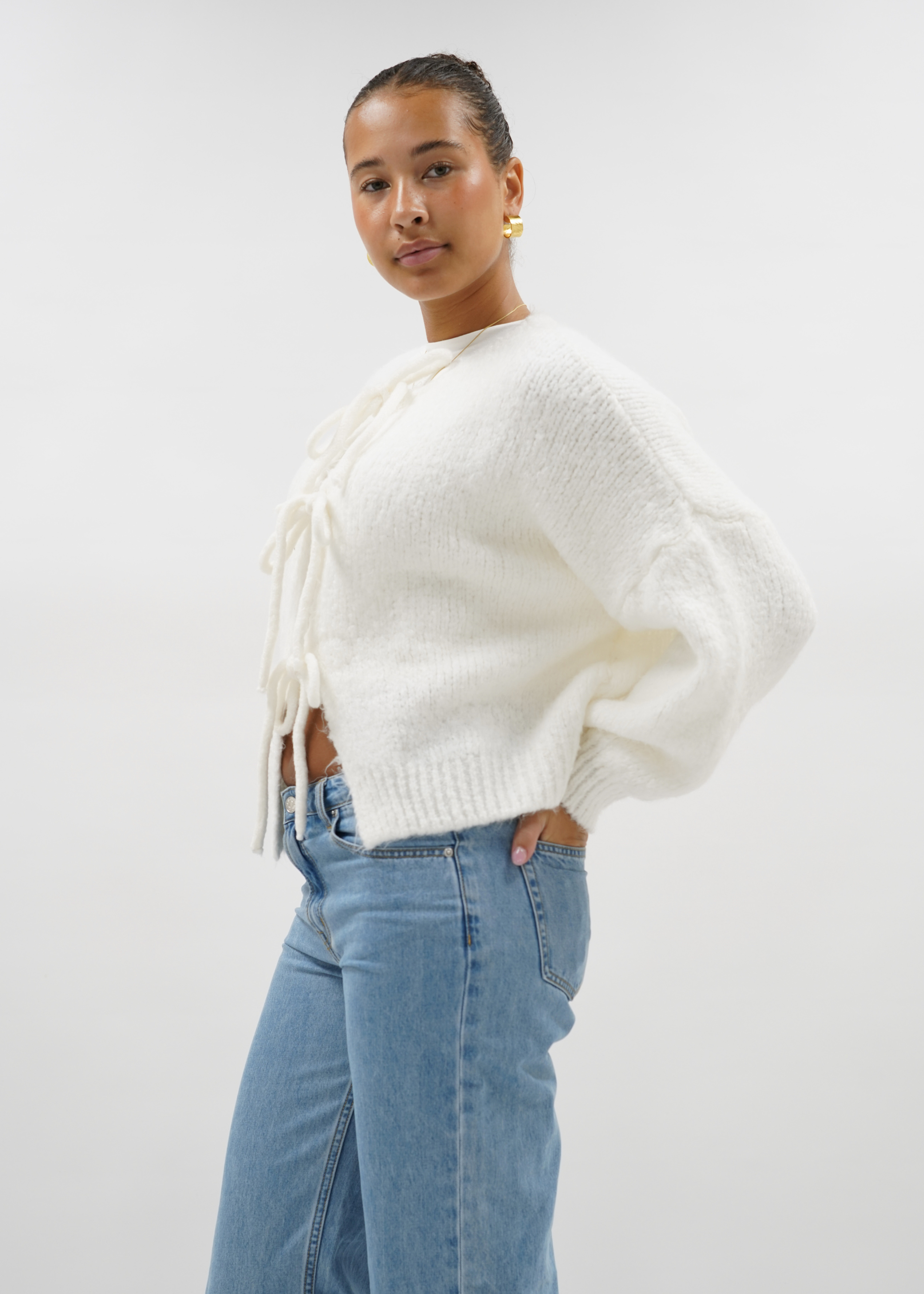 Knitted bow sweater off-white